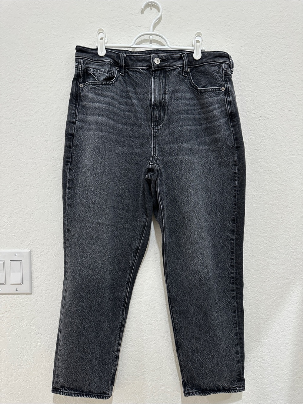 American Eagle Strigid Mom Jean - washed black